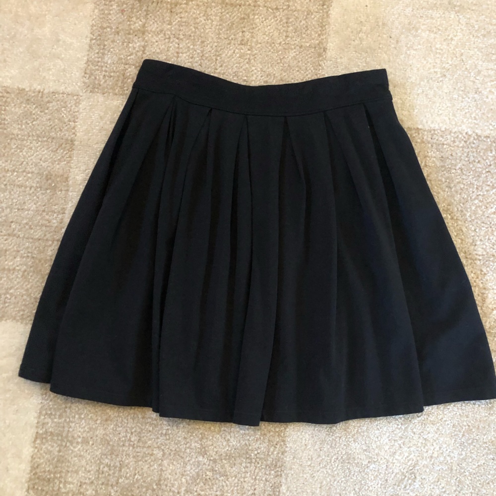 Talula (Aritzia) black pleated skirt